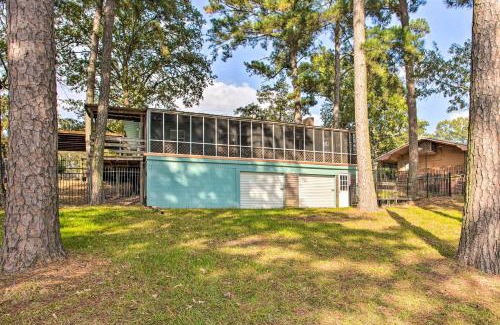Avinger Casa | Cozy Cottage on Lake O The Pines with Lake Views!