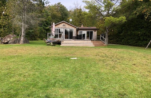 Trent Lakes Cabaña | Cozy Cottage on Lower Buckhorn Lake