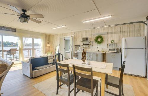 Wilsonville Casa | Cozy Cottage on Main Channel of Lay Lake