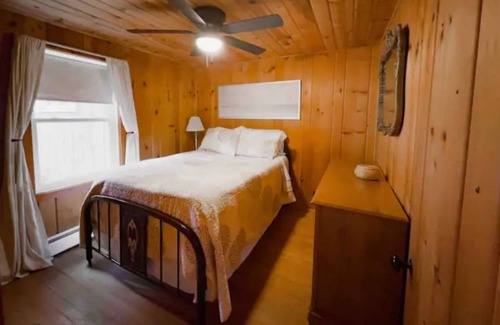 Gaylord Cabaña | Cozy cottage on Otsego Lake