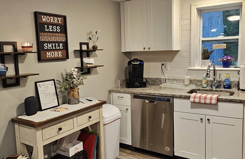 West Hopkinton Cabaña | Cozy cottage on Pleasant Pond