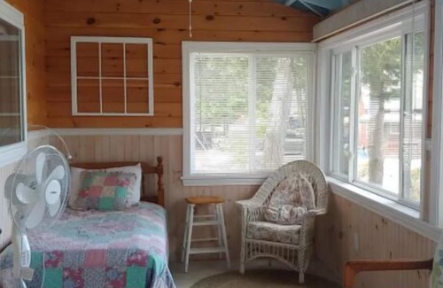 Wakefield Cabaña | Cozy cottage on pristine Great East Lake