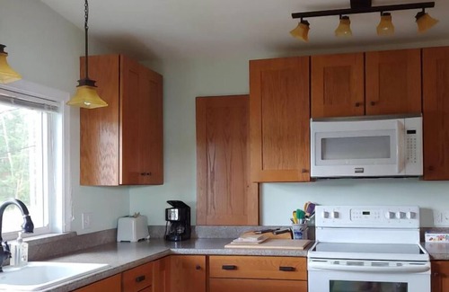 Wakefield Cabaña | Cozy cottage on pristine Great East Lake