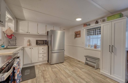 Hiawassee Cabaña | Cozy cottage on quiet country road minutes to Lake Chatuge ... BRING YOUR BOAT!
