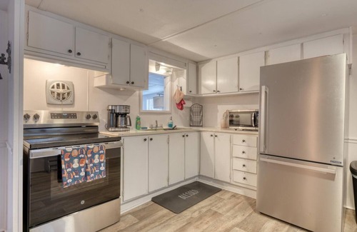 Hiawassee Cabaña | Cozy cottage on quiet country road minutes to Lake Chatuge ... BRING YOUR BOAT!