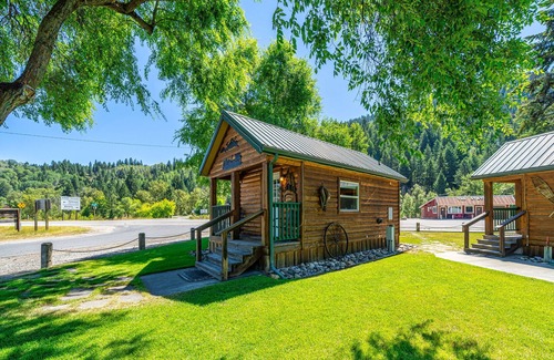 Northport Cabaña | Cozy Cottage on the edge of town.