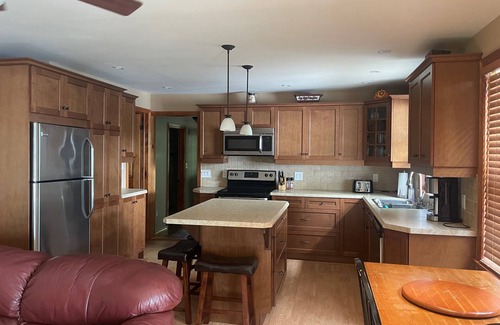 Rideau Lakes Cabaña | Cozy cottage on the Rideau, relax with the whole family
