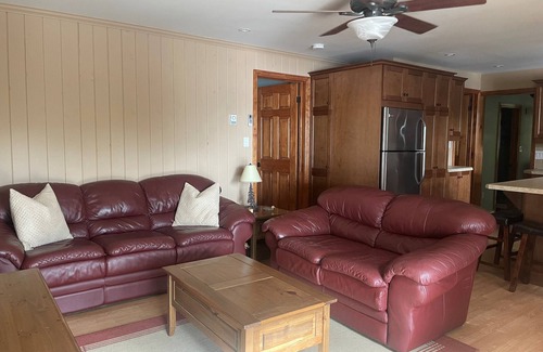 Rideau Lakes Cabaña | Cozy cottage on the Rideau, relax with the whole family
