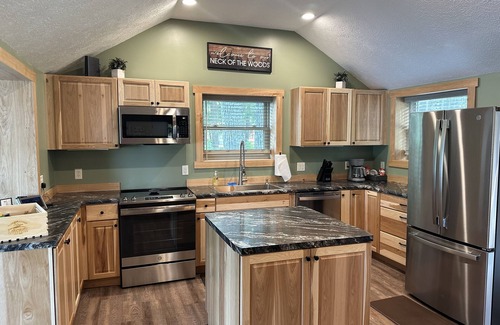 Manistique Cabaña | Cozy Cottage on the lake w/ all new remodel