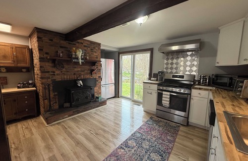 North East Cabaña | Cozy Cottage on the North East River in Town!