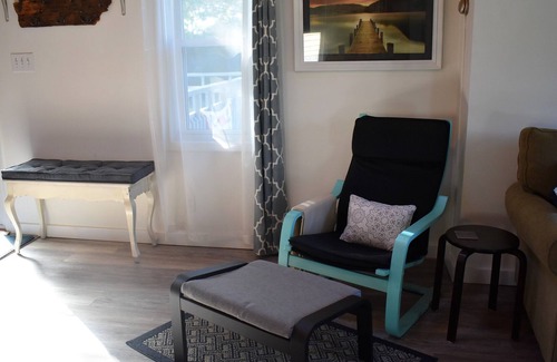 Canandaigua Cabaña | Cozy cottage one block to Lake. Perfect for couples & solo travelers w/a pup!