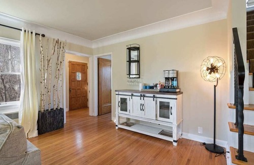 Wayzata Casa | Cozy Cottage/Porch/Firepit Only 15min from Dt MPLS