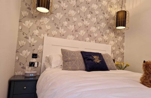 West Linton Cabaña | Cozy Cottage Retreat in West Linton