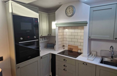 West Linton Cabaña | Cozy Cottage Retreat in West Linton