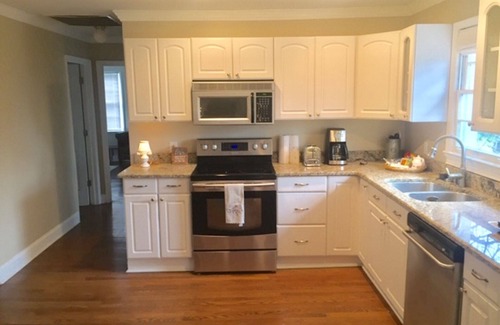 Franklin Casa | Cozy Cottage Retreat in the heart of Cool Springs.