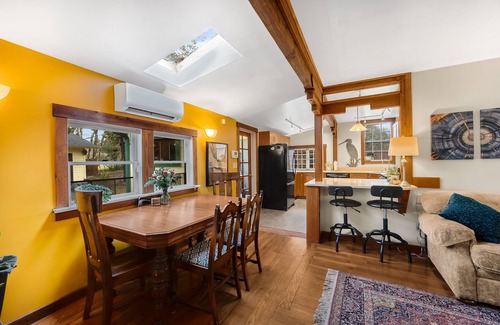 Olympia Cabaña | Cozy Cottage Retreat w/ Open Air Bath house, one minute walk to Squaxin Park