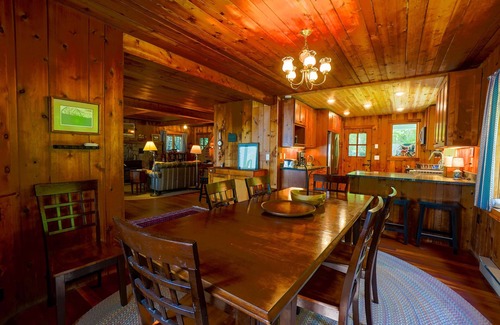 Northport Cabaña | Cozy Retreat Cottage con Sandy Beach en Grand Traverse Bay