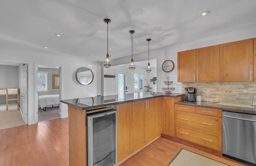 Levergood Beach Casa | Cozy cottage steps from beautiful Lake Erie w/Hot tub. Wine, dine and unwind!!