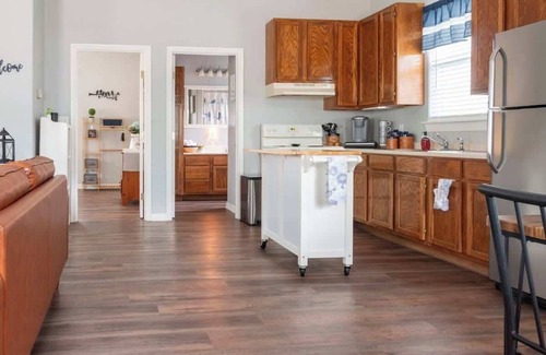 Waco Cabaña | Cozy Cottage Summary: