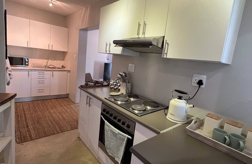 Klein Windhoek Casa | Cozy cottage, super spacious, home away from home, safe off street parking!
