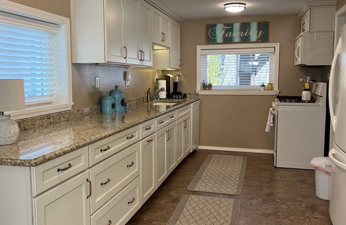 Onsted Cabaña | Cozy Cottage w/ all sports Sand lake access.