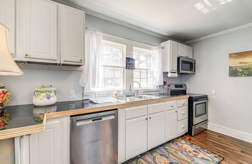 Beaufort Cabaña | Cozy Cottage w/ Deck, 9 Mi to Downtown Beaufort!