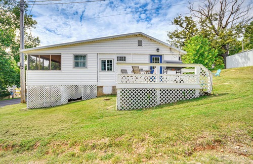 Barnett Cabaña | Cozy Cottage w/ Deck: Walk to Lake of the Ozarks!