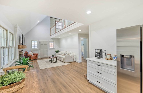 Estill Springs Cabaña | Cozy Cottage w/ Fireplace & Private Yard