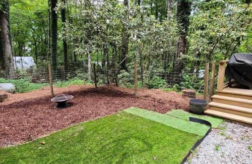 Highlands Casa | Cozy Cottage w Hot Tub, 5 min walk to Main St