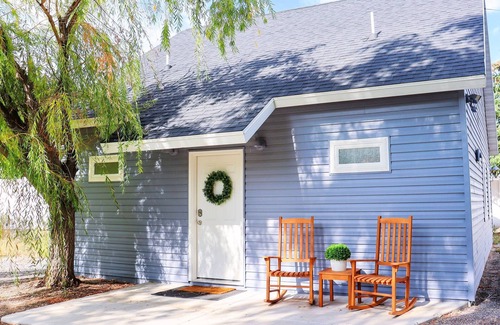 Garden City Cabaña | Cozy Cottage w/ Hot Tub, 2 Blocks from Lake, 15 minute drive to Beaver Mtn