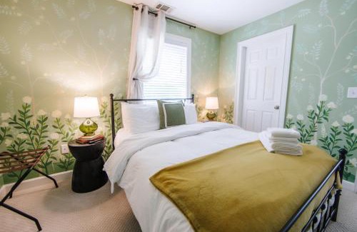 Athens Casa | Cozy Cottage - Walk To Campus, Stadium, Downtown