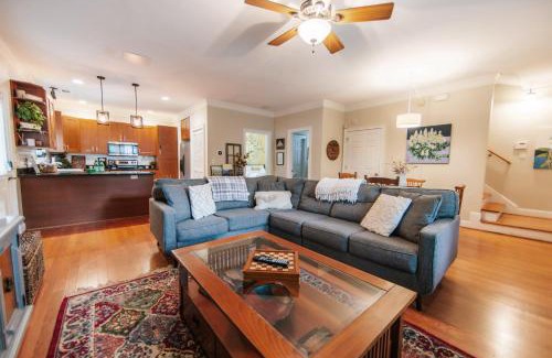 Athens Casa | Cozy Cottage - Walk To Campus, Stadium, Downtown