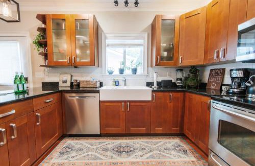 Athens Casa | Cozy Cottage - Walk To Campus, Stadium, Downtown