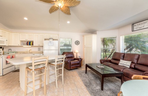 Vero Beach Casa | 'Another Day In Paradise' Cozy, peaceful winter getaway cottage 2BR/1BA, Dogs OK