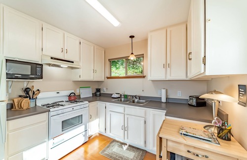Arcata Apartamento | Acogedora cabaña con cocina completa y cable - ¡vistas panorámicas de la bahía!