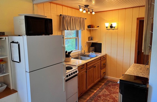 Alton Bay Cabaña | Cozy cottage with beautiful lake views