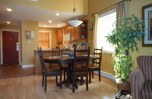 Regional District of Nanaimo Cabaña | Cozy Cottage with deck & BBQ, short walk Rathtrevor Beach.
