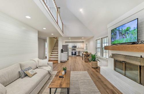Estill Springs Casa | Cozy Cottage with Fireplace and Private Yard