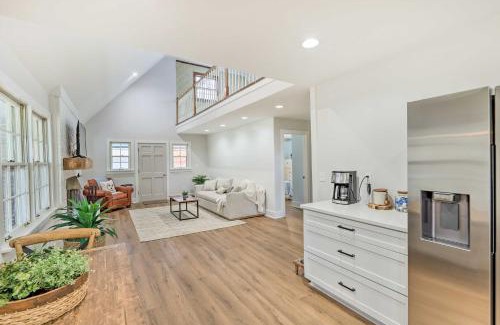 Estill Springs Casa | Cozy Cottage with Fireplace and Private Yard