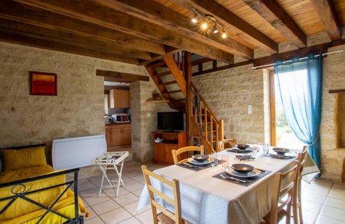 Granges-dAns Cabaña | Encantadora casa renovada en Perigord con SPA, cerca del Château de Hautefort.