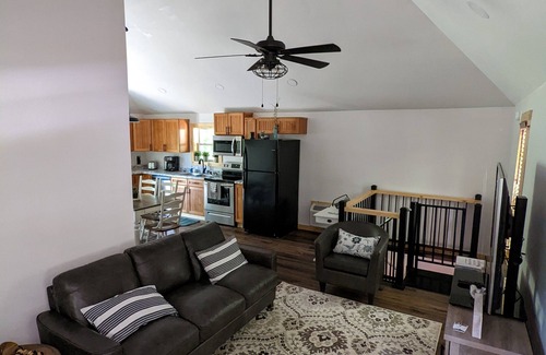 Perrysville Cabina | Cozy cottage with hot tub. Relax and enjoy family time and nature.