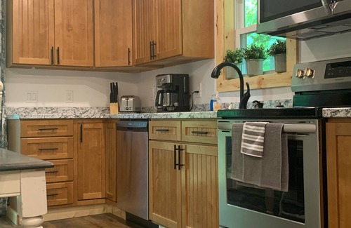 Perrysville Cabina | Cozy cottage with hot tub. Relax and enjoy family time and nature.