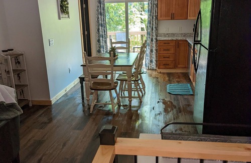 Perrysville Cabina | Cozy cottage with hot tub. Relax and enjoy family time and nature.