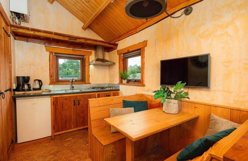 Zuna Cabina | Cozy cottage with hot tub, right on the Regge River. Check out the pictures!