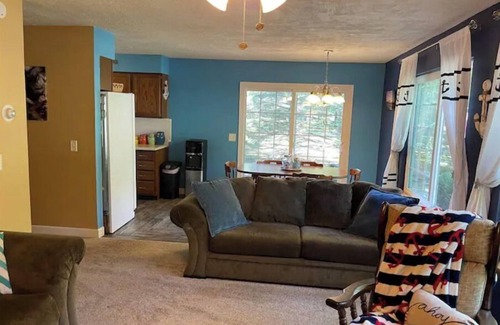 Port Austin Cabaña | Cozy cottage with natural fire place!