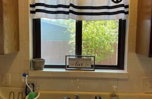 Port Austin Cabaña | Cozy cottage with natural fire place!