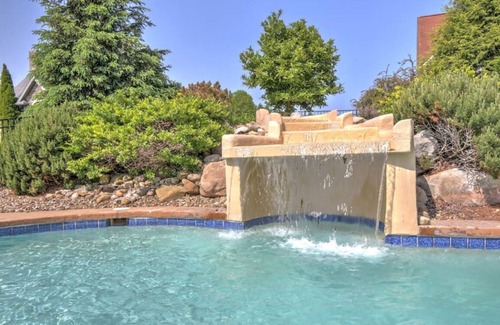 Millersburg Cabaña | Cozy Cottage With Pool Table & Seasonal Pool