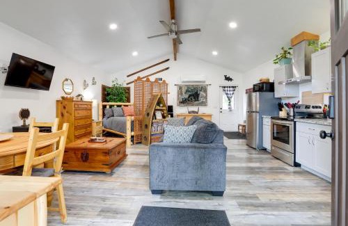 Placerville Apartamento | Cozy Cottage with Park Pass, 1 Mi to Jenkinson Lake!