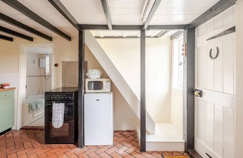 Great Tey Cabaña | Cozy Cottage With Scenic Walks