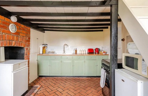Great Tey Cabaña | Cozy Cottage With Scenic Walks